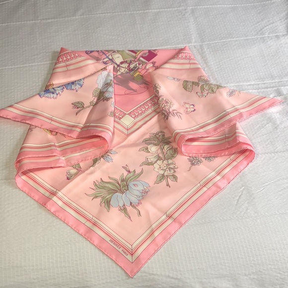✨Hermès “Quai Aux Fluers” silk scarf✨ - Picture 15 of 16